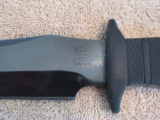 Old discontinued square SOG logo with "EDM. WA." on it (Photo:“300WSM” - bladeforums) 