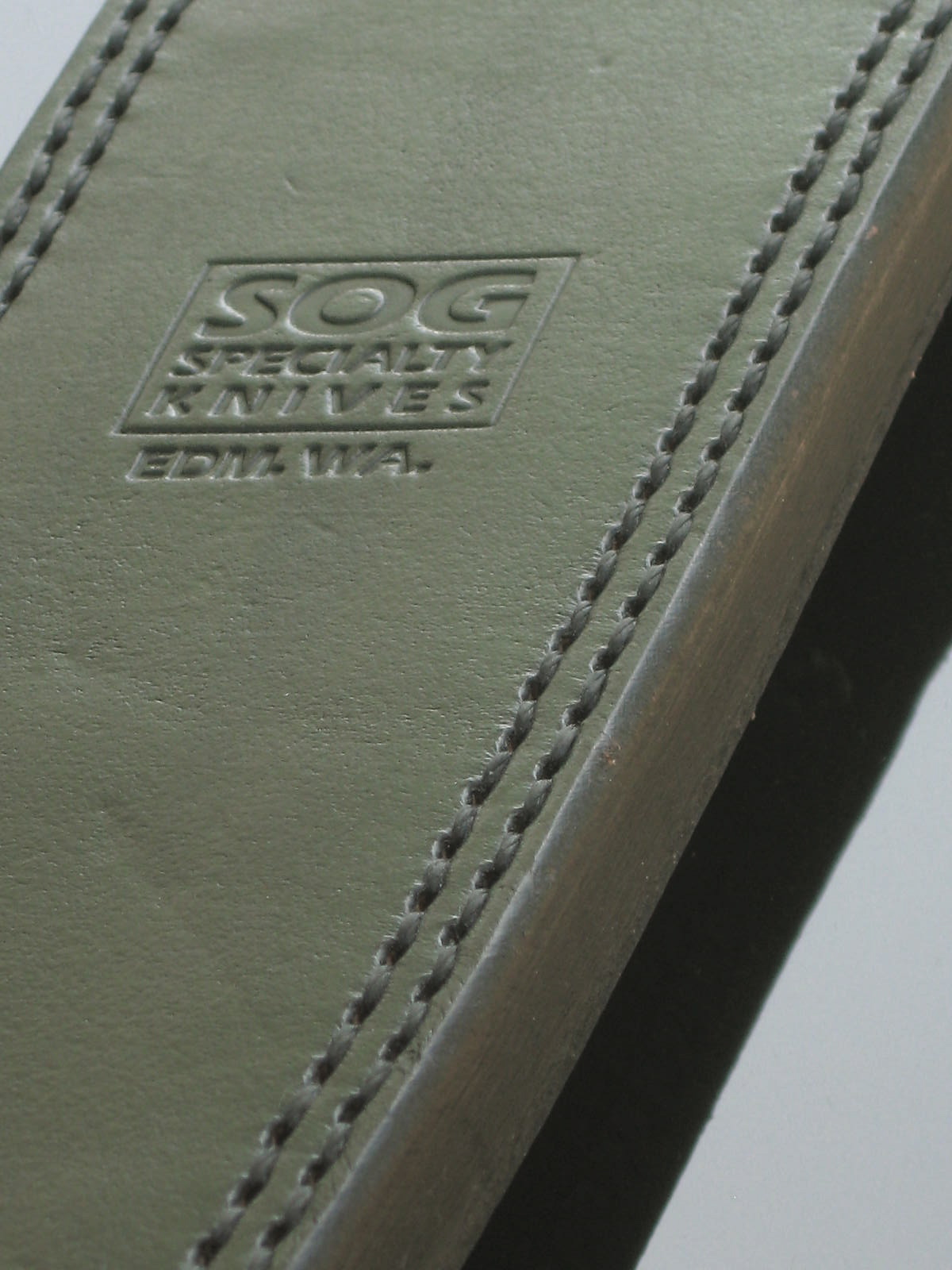 SOG Tech II leather sheath thickness and markings (Photo: "Arthur Margain")