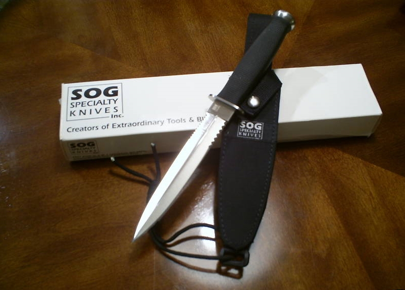 SOG Desert Dagger with box & condura sheath