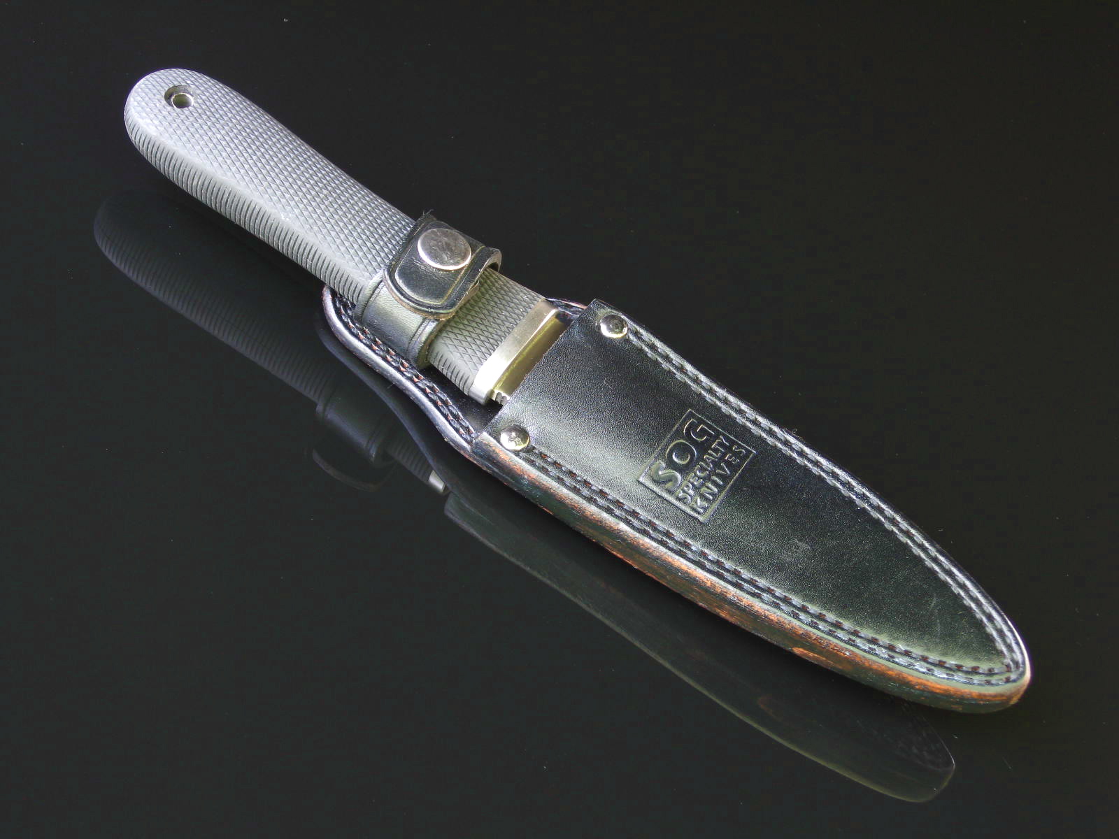 SOG Pentagon in older leather sheath...  Dagger (Photo: Arthur Margain)