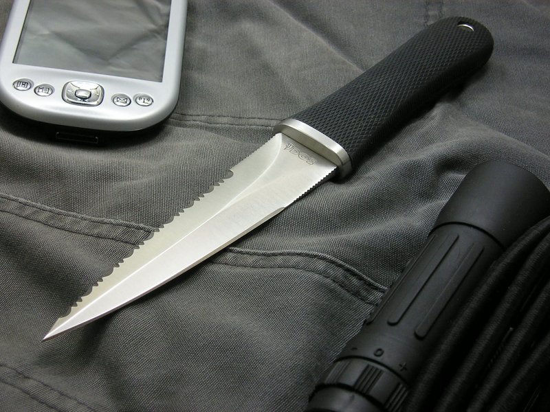 Wallpaper shot of the SOG Pentagon...  Dagger (Photo:"johnu2" - bladeforums)