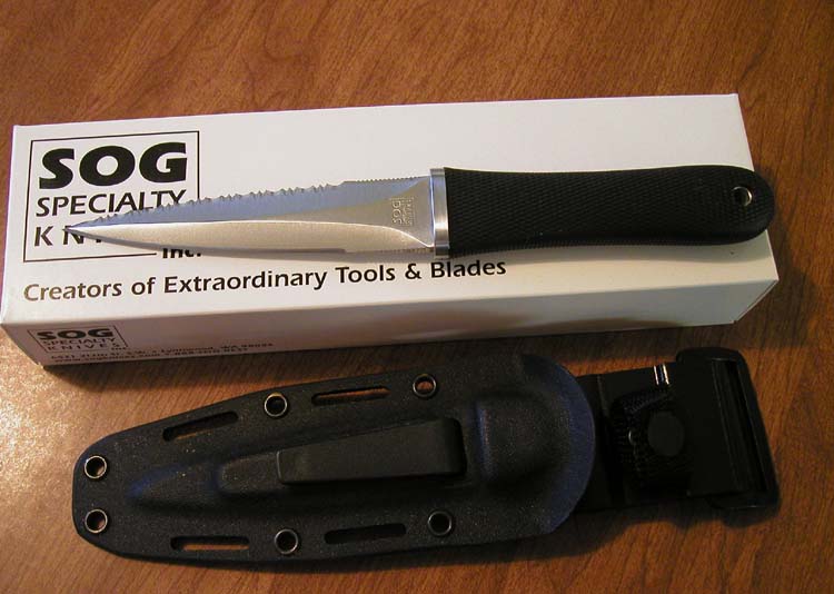 What's in the box with the SOG Pentagon. dagger (Photo: soonerstateknives.com/SOG-14.JPG)