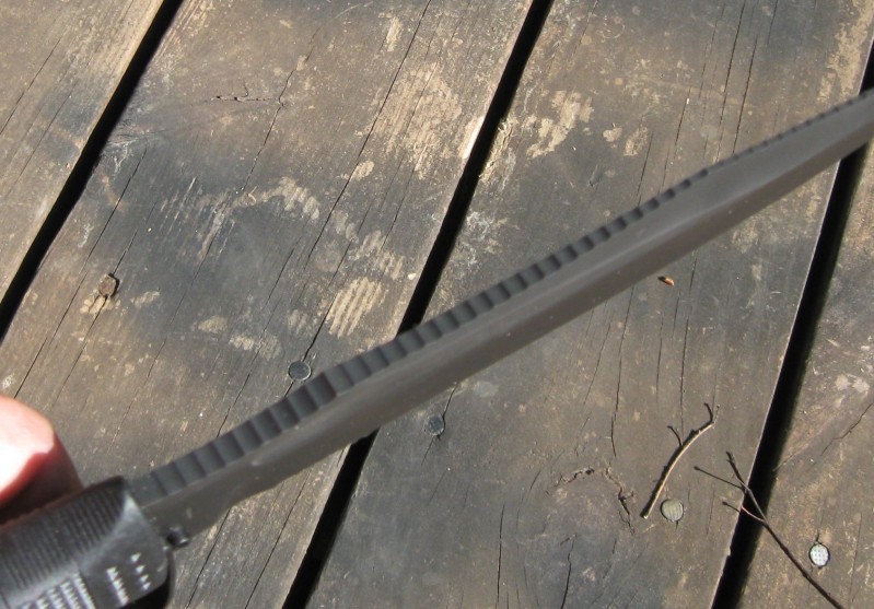 SOG Tigershark Elite spine rasps, blade thickness (Photo: "mistwalker" - bladeforums)